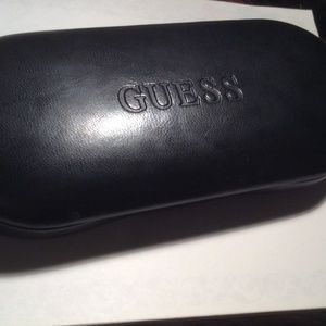 Free in bundles 💕🎶 New Guess glasses case